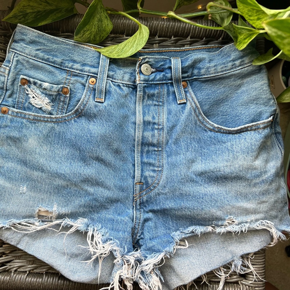 High waisted Levi shorts